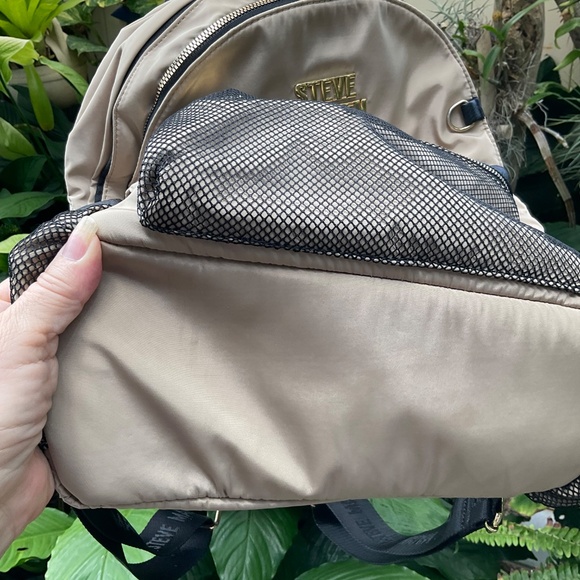 STEVE MADDEN Large Tan/Gold & Black Backpack - Picture 13 of 13